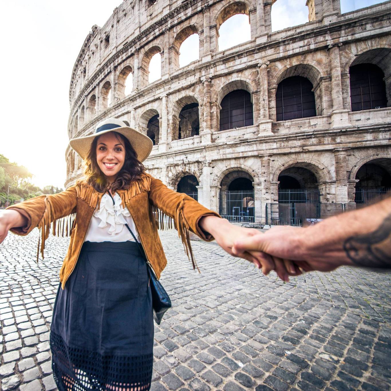 unico-blam-hotels-roma-9-colosseo-ragazza-sq unico-blam-hotels-roma-9-colosseo-ragazza-sq